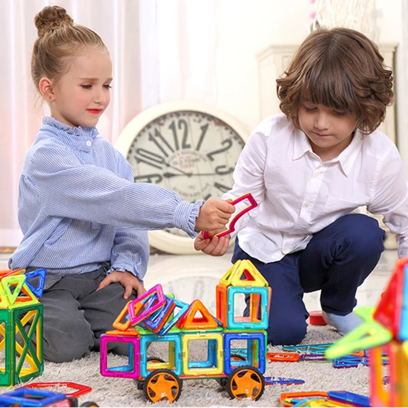Großes Paket magnetische Bausteine